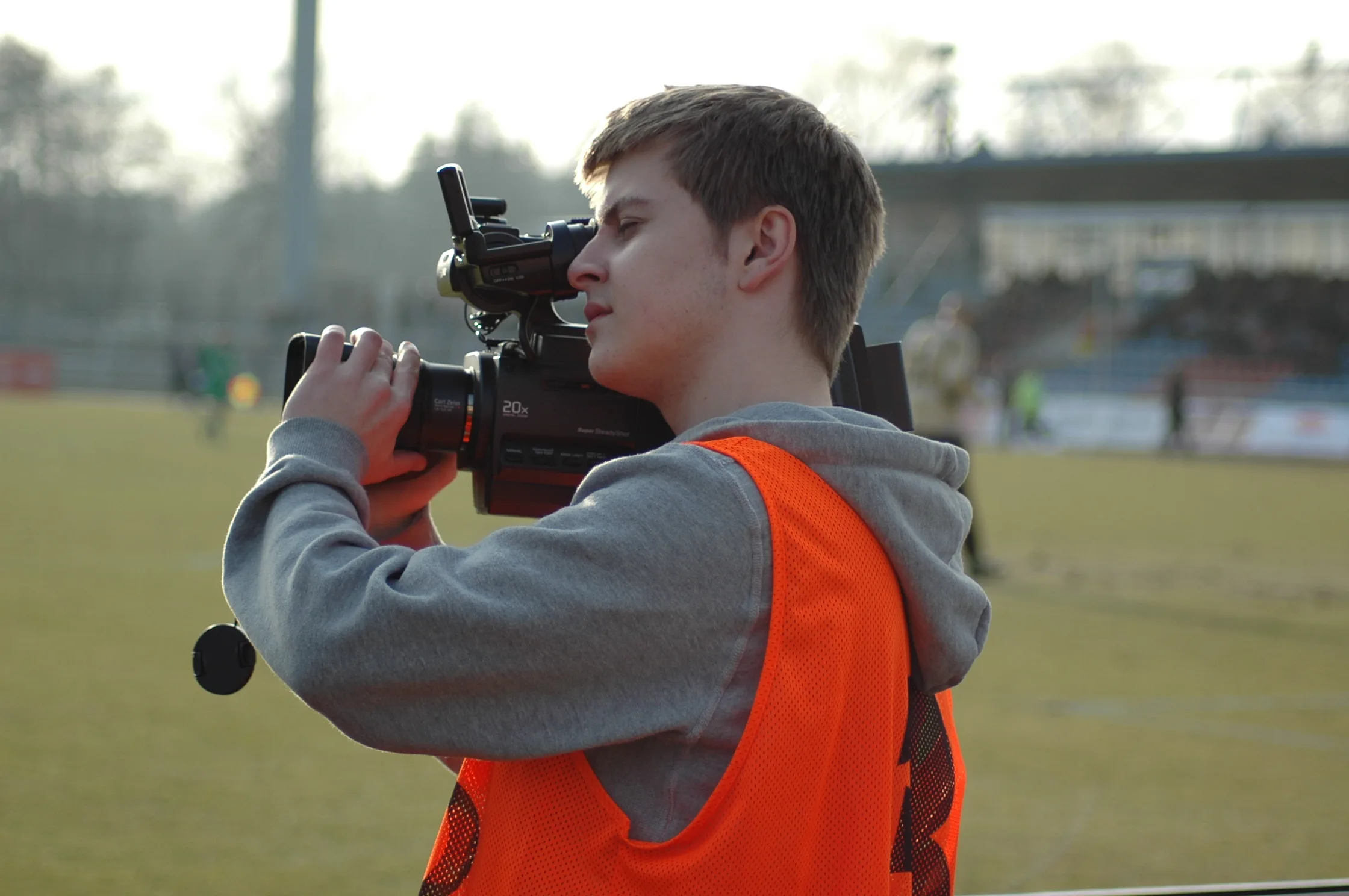 Kamil Drzeniek podczas realizacji meczu w 2009 roku